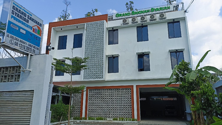 Exterior & Views