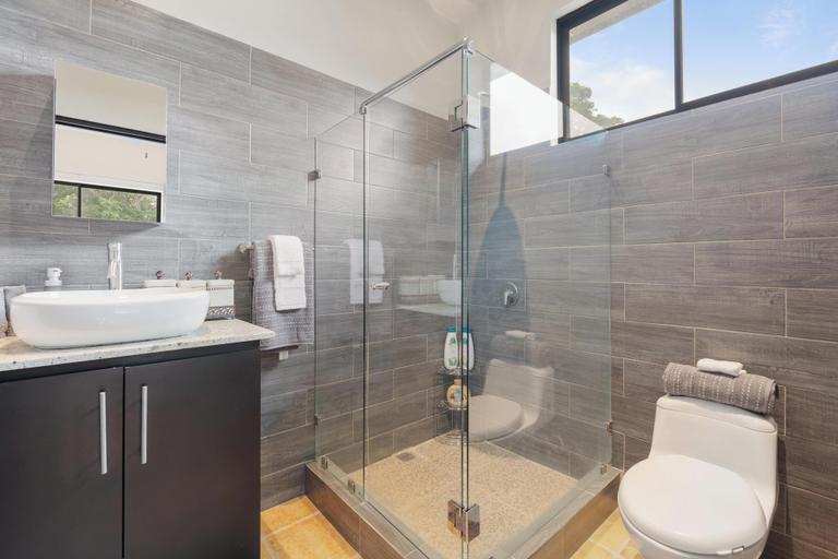 Bathroom 4, Suite 4 - Sloth Pool&Beach 3 BR Condo, Santa Cruz