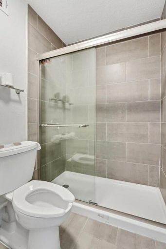 Bathroom 5, Hotel 10 Extended Stay, Orleans