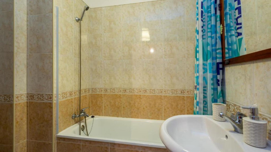 Room 2, Alvor 2 Bedrooms Balcony Flat, Portimão