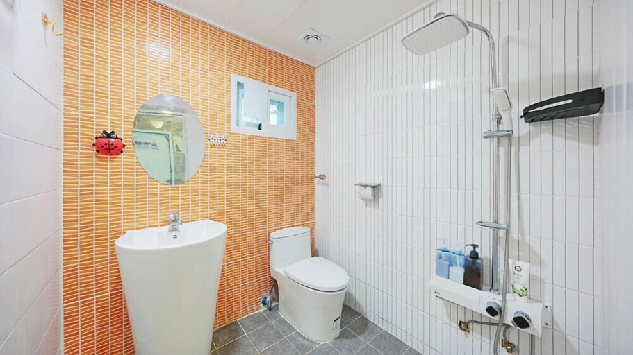 Bathroom 3, San Deul Ba Ram Pension, Pyeongchang