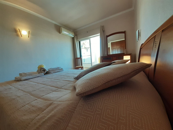 Bedroom 2, Vplaza Private Garage Balcony Pool View Flat, Portimão