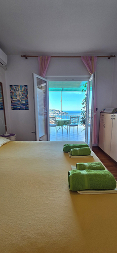 Bedroom 2, Bocin Rosso Apartments, Hvar