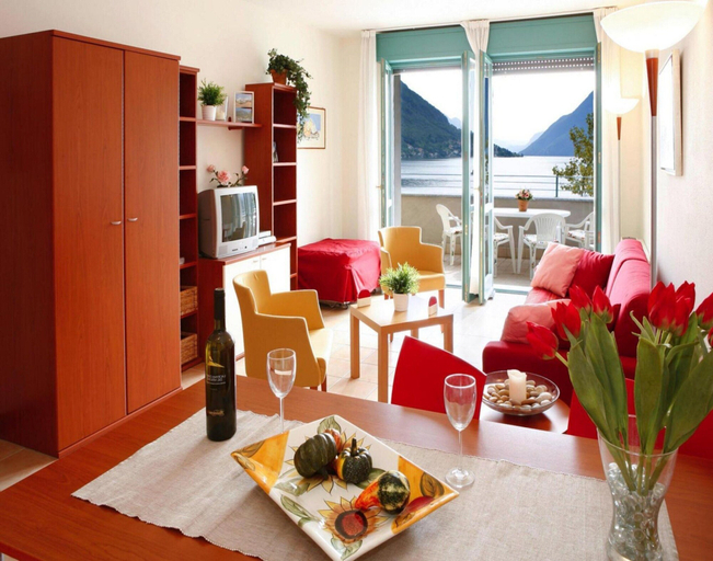 Living room 4, Flat in Porlezza With Mountain View, Como