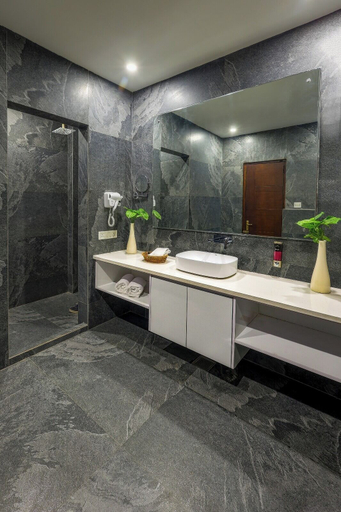 Bathroom 4, Corbett Tusker Trail, Nainital