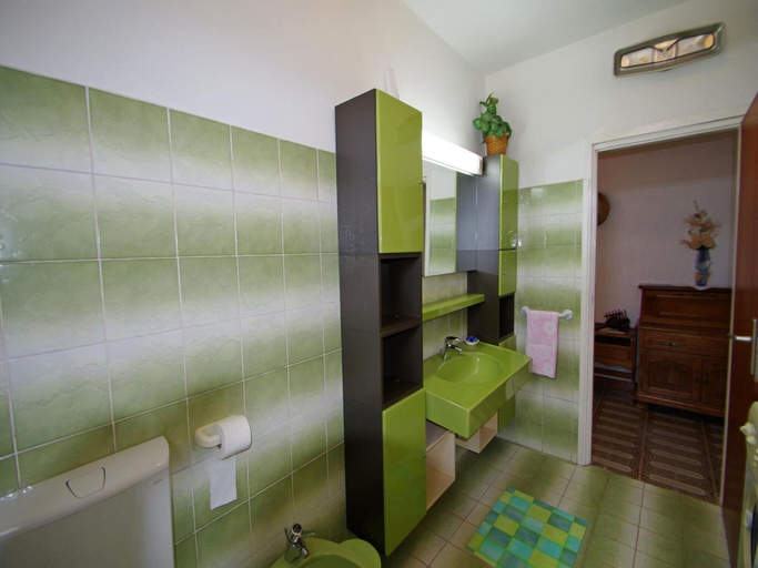 Bathroom 5, Comfortable and Quiet Apartment in Istria With Privacy, Barban