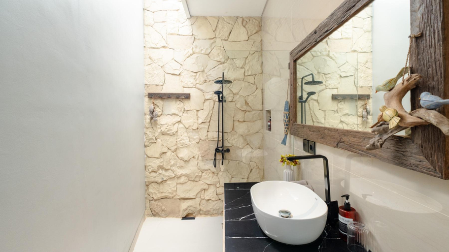 Bathroom 4, Villa Lange 2 by Villa Finder, Badung