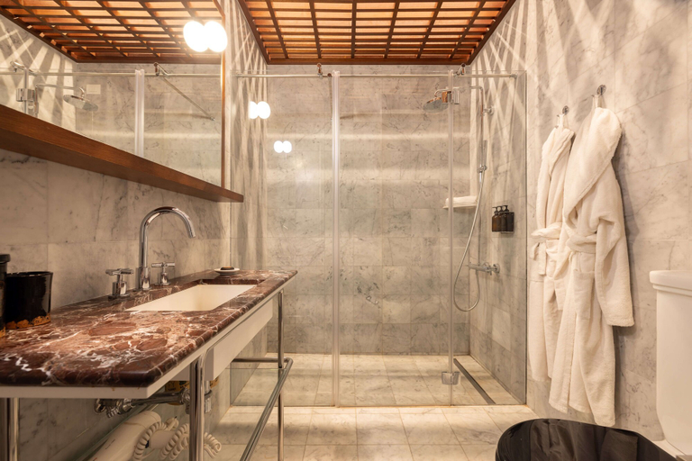 Bathroom 3, Villa Lena, Pisa