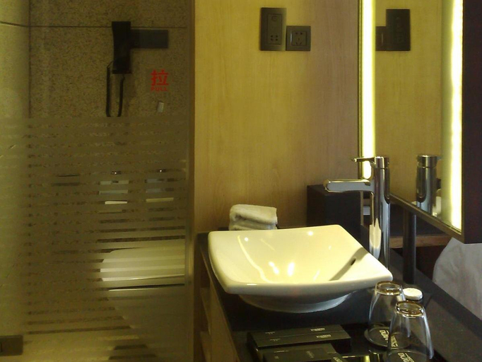 Bathroom 3, Neobridge Hotel, Shanghai