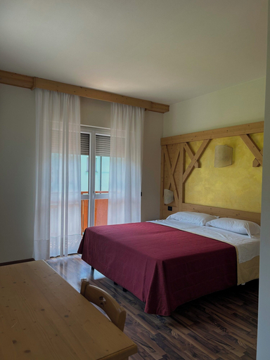 Bedroom 4, Hotel Continental, Trento
