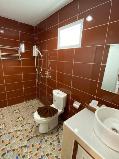 Bathroom, Trang Oasis Waterpark Hotel, Palian