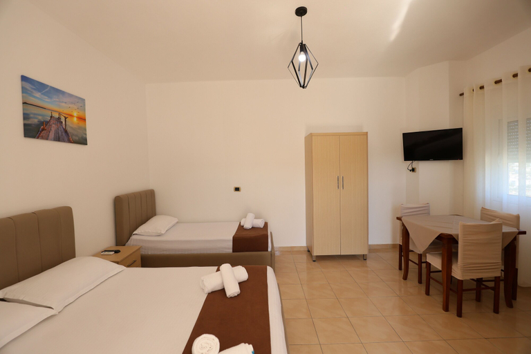 Others 5, Michelle Apartments, Sarandës