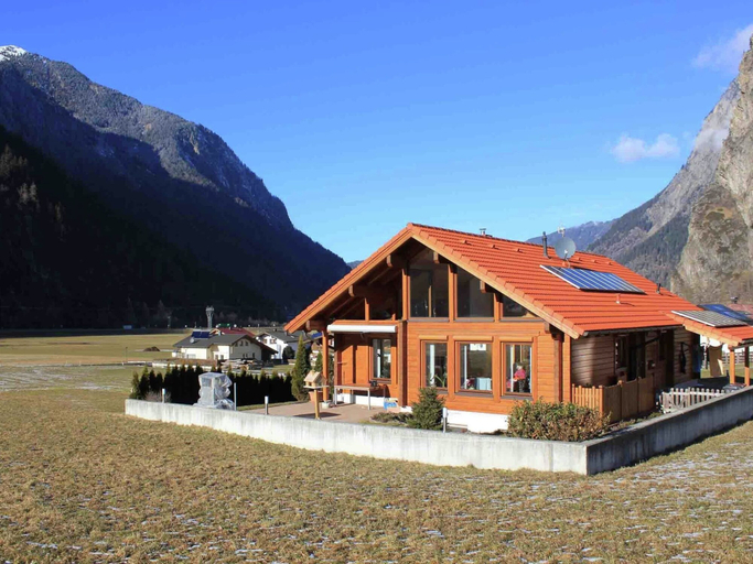 Others 2, Quaint Apartment in Umhausen near Ski Area, Imst