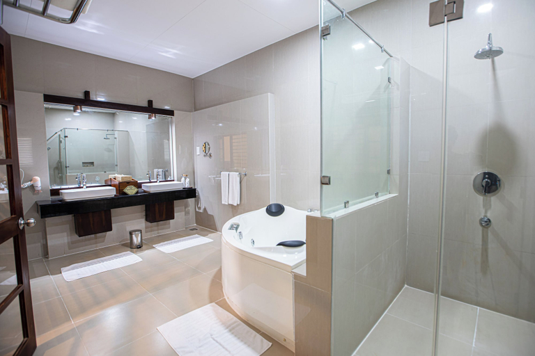 Bathroom 5, Club Palm Bay, Mahawewa