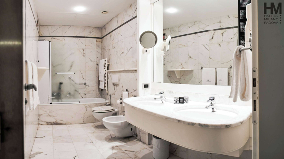 Bathroom 5, Sure Hotel By Best Western Milano, Padua