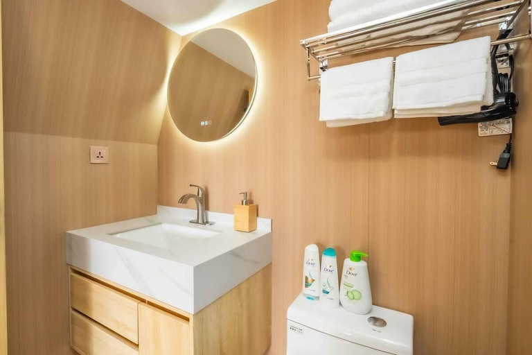 Bathroom 3, Urban Glamping Oasis: Comfort & Adventure Combined, Los Angeles