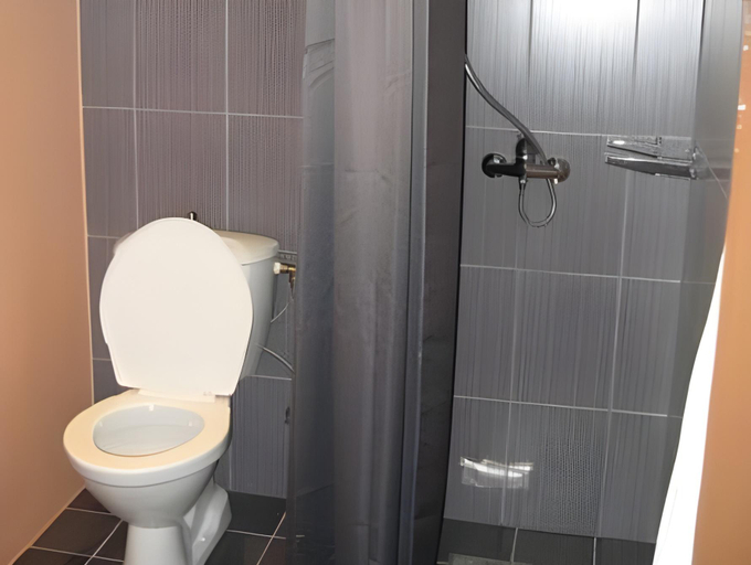 Bathroom 4