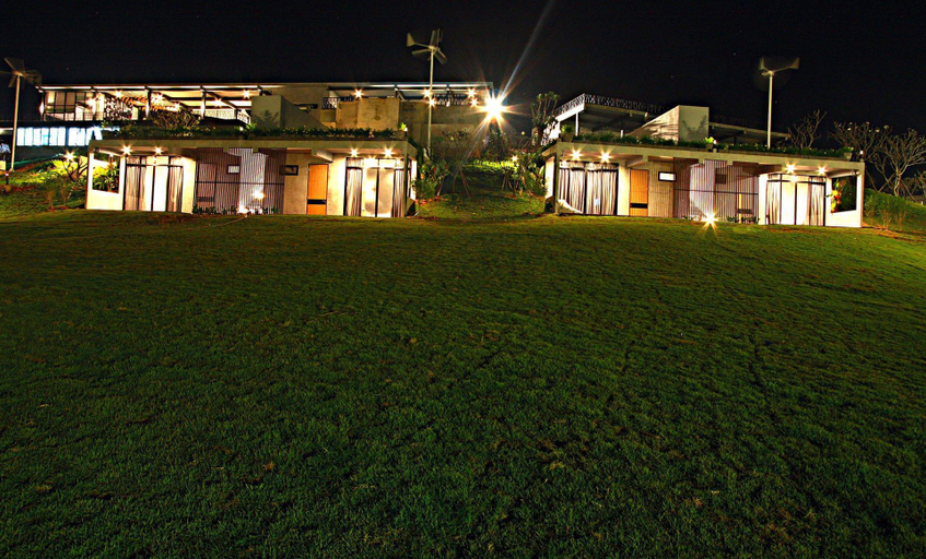 Exterior 15