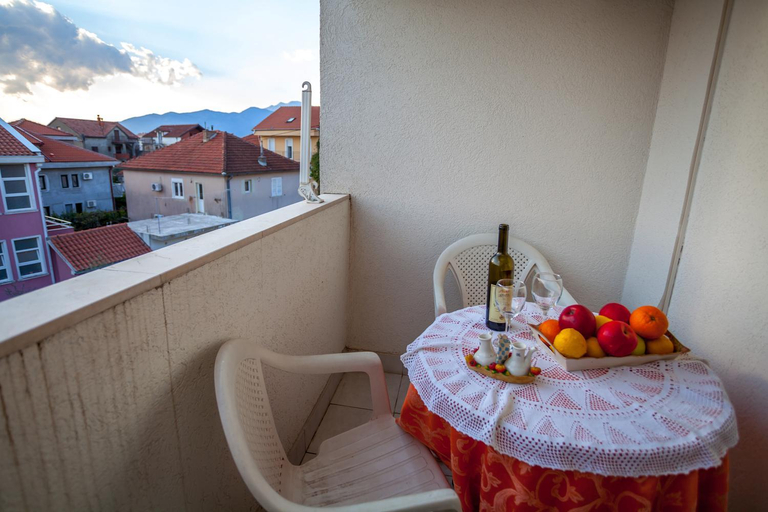 Others 4, Marko Apartments