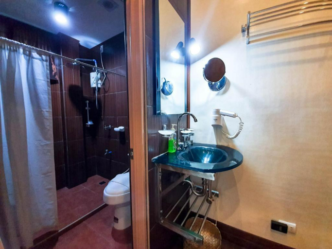 Bathroom 5, Cocoloco Boracay Beach Resort, Malay