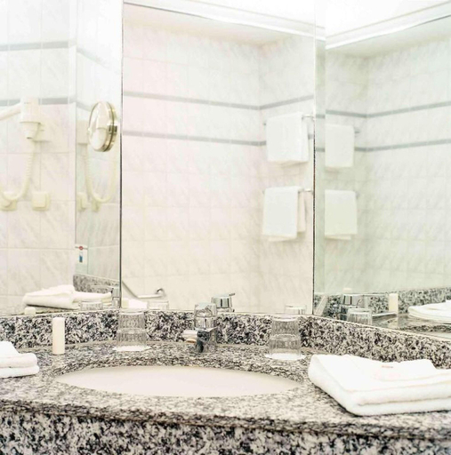 Bathroom 4, Hotel Mercator Itzehoe-Klosterforst, Steinburg