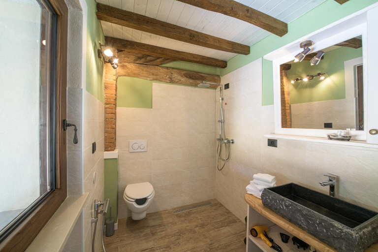 Bathroom 4, Fontanassa ss, Alessandria