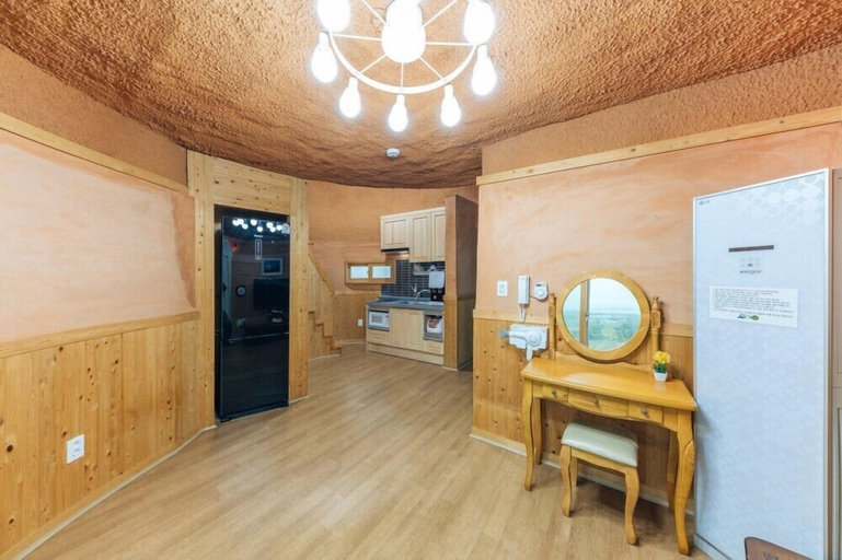 Others 4, Seom Green Pension, Sinan