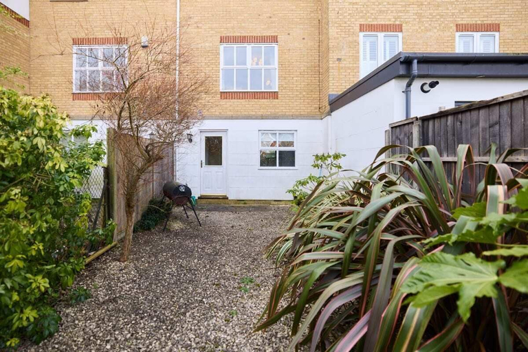 Exterior & Views 2, The Guildford Getaway - 3bdr With Garden, Surrey