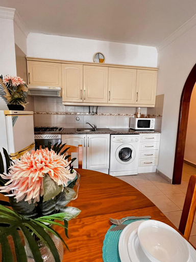 Room 3, Nice Flat 150 mt Beach With Garage, Portimão