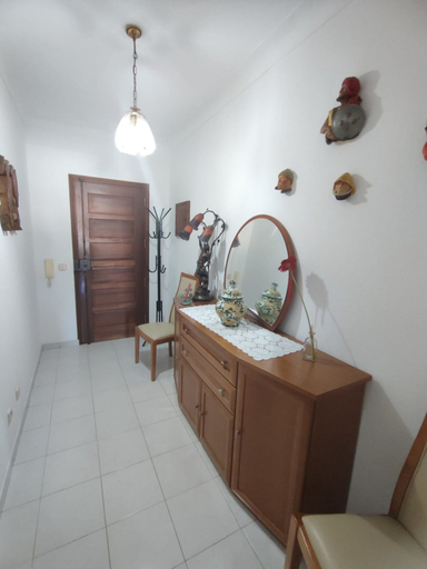 Room 5, Nice Lagos 3 Bedrooms Balcony Flat, Lagos