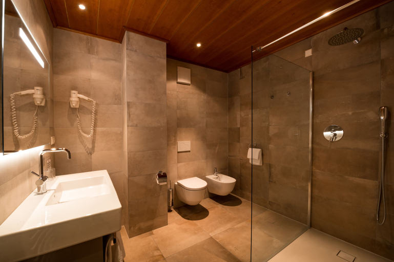 Bathroom 4, Hotel KRONE - eat, drink, stay, Bolzano