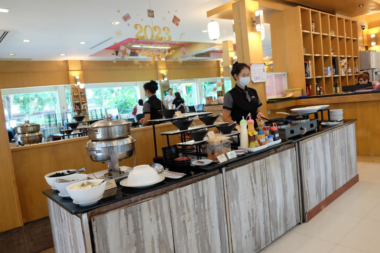 Food & Drinks 5, Eastpana 304(R1) Executive Residence, Sri Mahar Pho