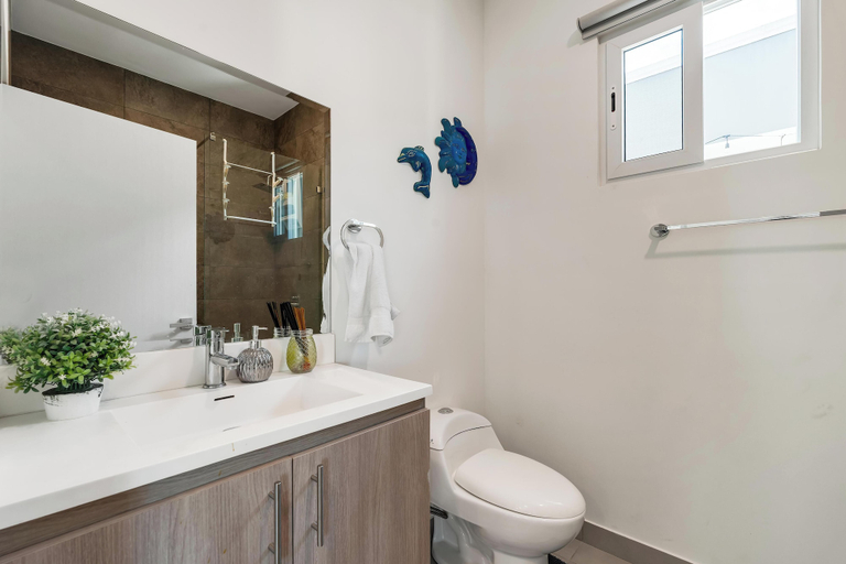 Bathroom 4, 3 min to the Beach Private Pool Villa, Puntarenas