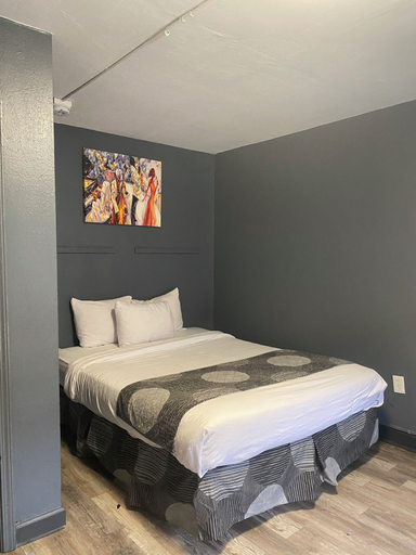 Bedroom 4, Hotel 10 Extended Stay, Orleans