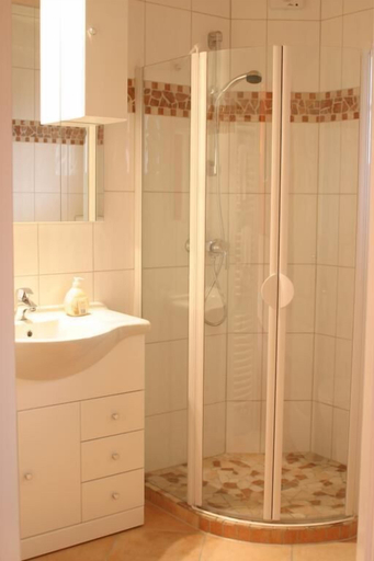 Bathroom 3, Landhaus Hotel Wolfratshausen, Bad Tölz-Wolfratshausen