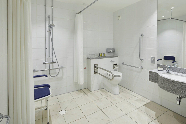 Bathroom 5, Delta Hotels Manchester Airport, Trafford