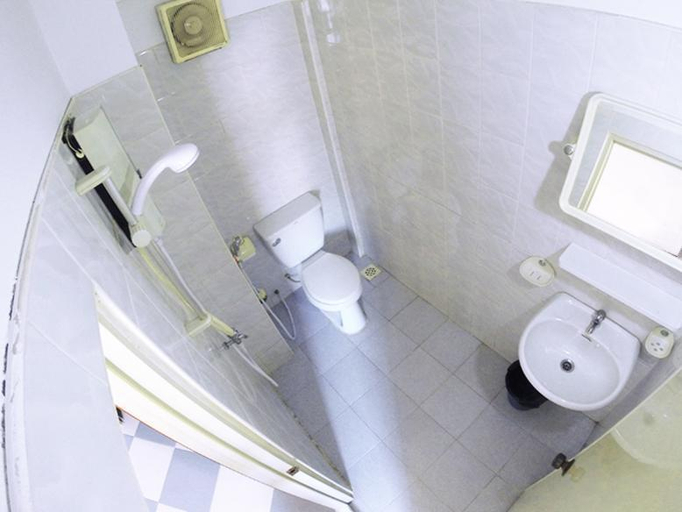 Bathroom 4, Don Bosco Guesthouse, Sihanoukville