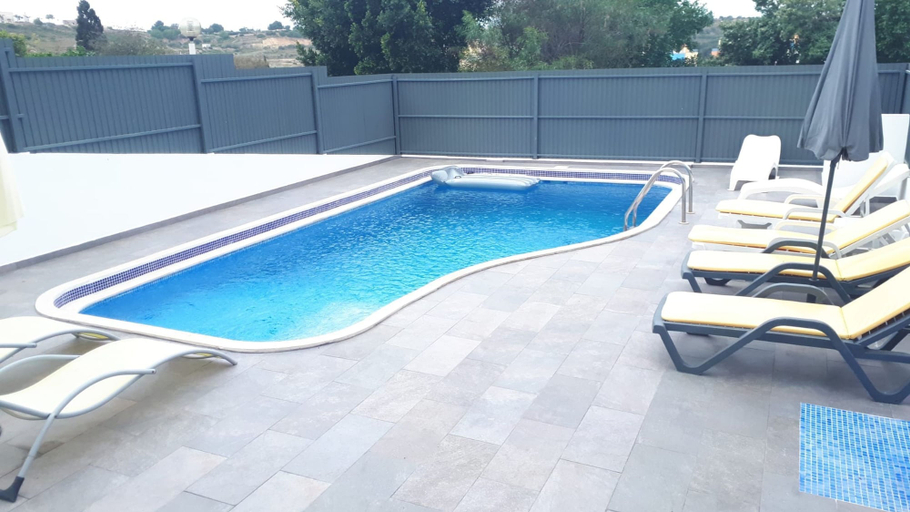 Room 2, Marina Vila Apartment With Pool, Albufeira
