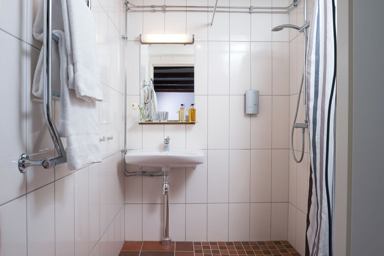Bathroom 3, Kiviks Hotell Konferens och Spa, Simrishamn