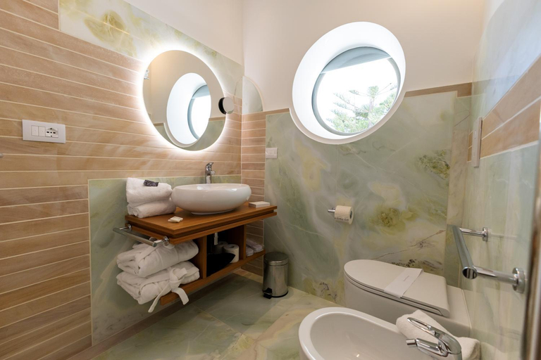 Bathroom 2, Maggiano Boutique Hotel, Foggia