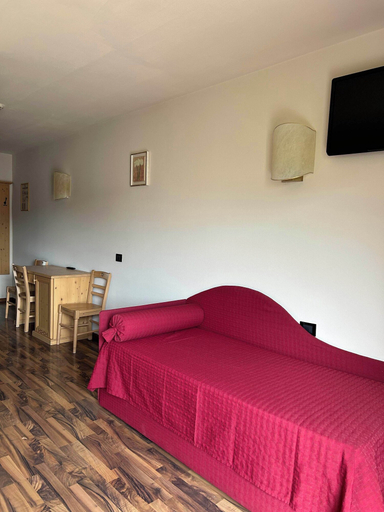 Bedroom 5, Hotel Continental, Trento