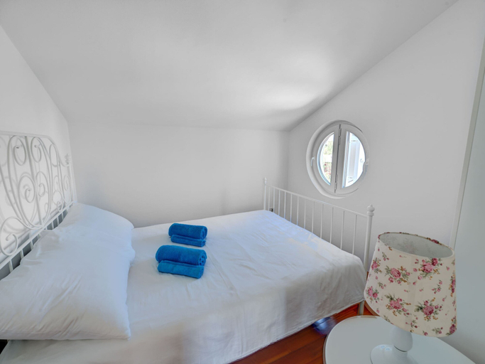 Bedroom 3, Modish Apartment in Murter with Hot Tub, Murter