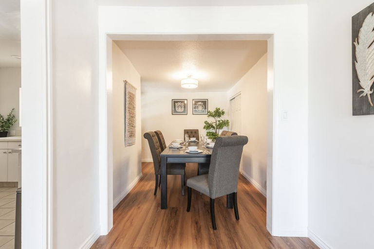 Others 5, Charming Spacious Home - Modern Comforts, Prime Location, Los Angeles