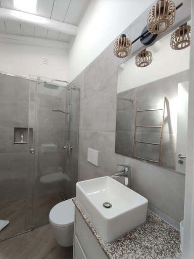 Room 3, 2 Floors Home Near Carvoeiro Slidesplash, Lagoa