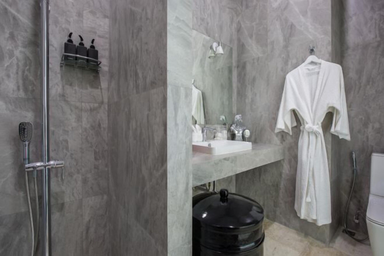 Bathroom 20