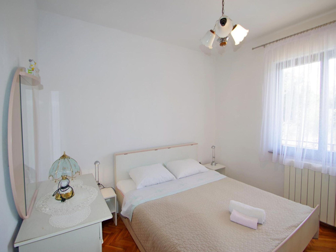 Bedroom 3, Comfortable and Quiet Apartment in Istria With Privacy, Barban