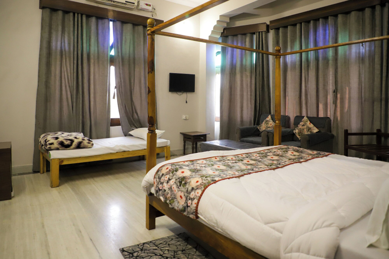 Bedroom 3, Royal Jungle Kothi, Umaria