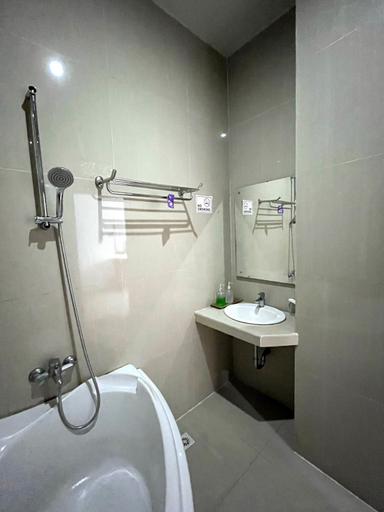 Bathroom 11
