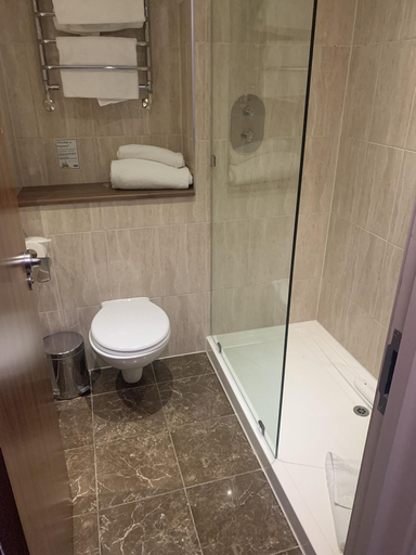 Bathroom 4, The Dukes Head Hotel, Cambridgeshire