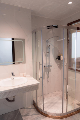 Bathroom 3, Gia Phu Hotel, Móng Cái